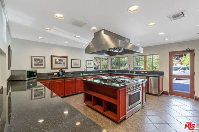 23777 Mulholland Highway, Calabasas CA: https://media.crmls.org/mediaz/37610a29-b417-4412-9969-24dfea4a6a5e.jpg