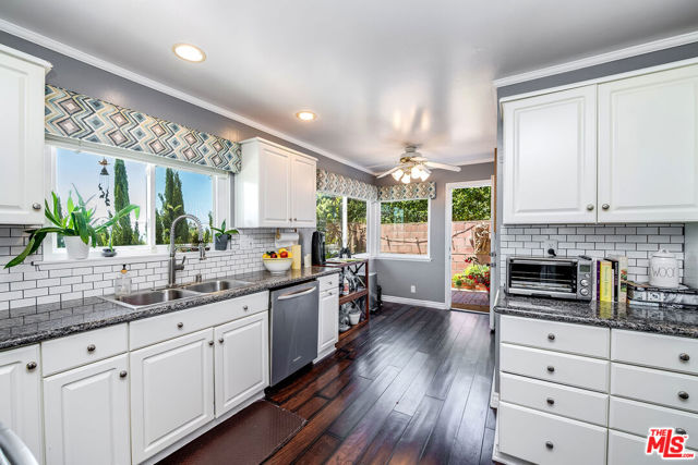 2223 Mcrae Drive, San Pedro CA: https://media.crmls.org/mediaz/37612259-84ed-42dc-bb5f-c77fc05ed6de.jpg
