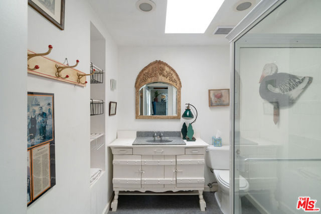 2020 Coldwater Canyon Drive, Beverly Hills CA: https://media.crmls.org/mediaz/37616f0a-0104-4333-bf0a-d85ea74769c5.jpg