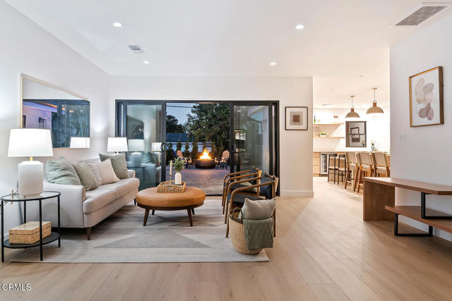 Detail Gallery Image 12 of 50 For 7932 Woodlake Ave, West Hills,  CA 91304 - 4 Beds | 3 Baths