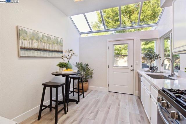 2211 Oakland Ave, Pleasanton CA: https://media.crmls.org/mediaz/37620ef2-c5a2-4e16-9a5b-9c1d29136042.jpg