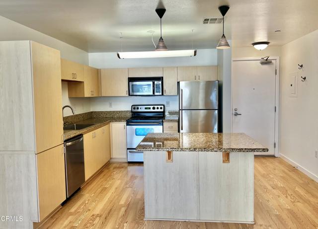 630 W 6th Street, Los Angeles CA: https://media.crmls.org/mediaz/376254d3-5894-42da-b3ce-22f1bbd1596c.jpg