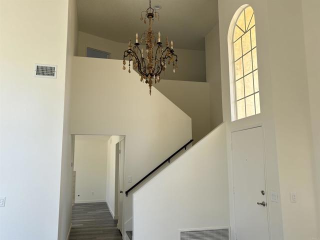 Detail Gallery Image 9 of 41 For 735 Rivertree Dr, Oceanside,  CA 92058 - 4 Beds | 3 Baths