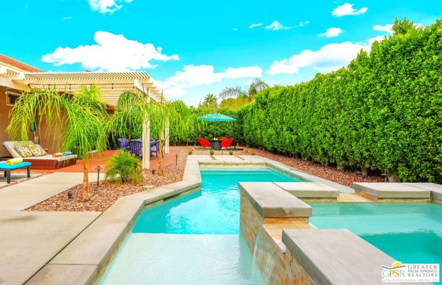 2162 Shannon Way, Palm Springs CA: https://media.crmls.org/mediaz/37634663-2a8a-4c7e-920a-695cf30c1894.jpg
