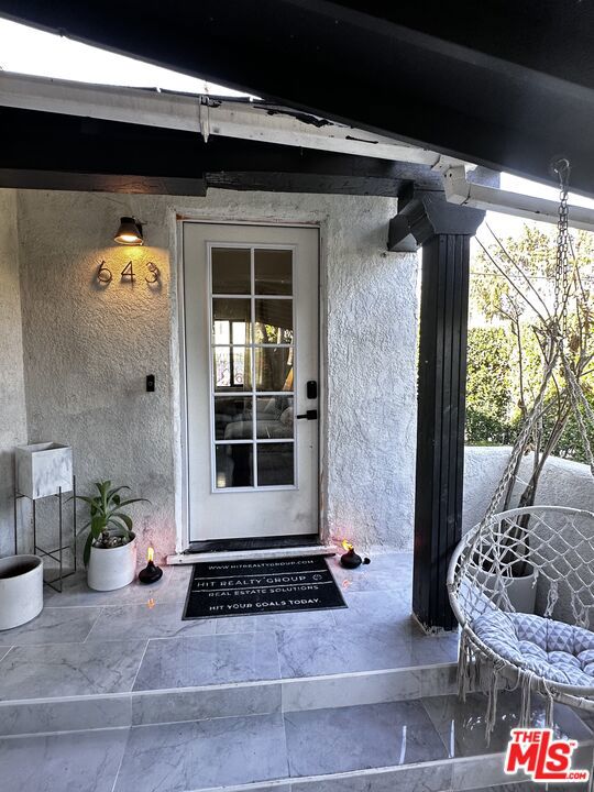 643 N Vista St, Los Angeles CA: https://media.crmls.org/mediaz/37635215-7969-456c-8b09-dfabc81e5fa7.jpg