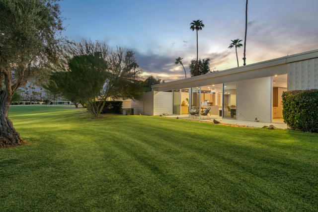 172 Desert Lakes Drive, Palm Springs, CA 92264