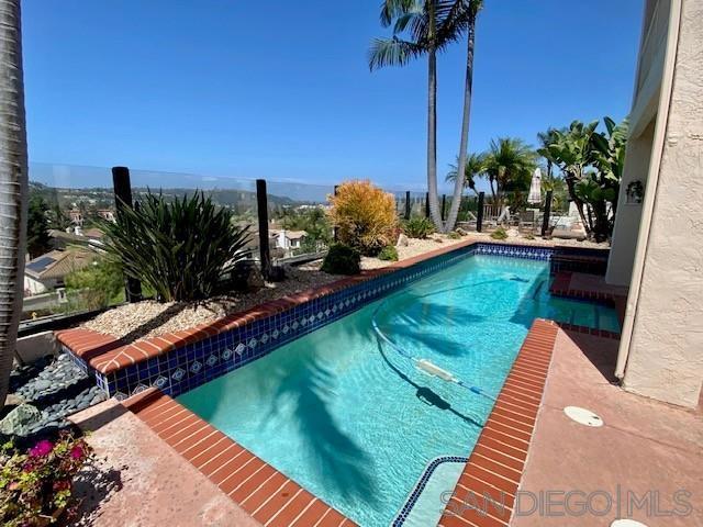 2865 Torry Ct, Carlsbad CA: https://media.crmls.org/mediaz/3764c27d-1181-4e11-8a8e-fd792f36c8b1.jpg