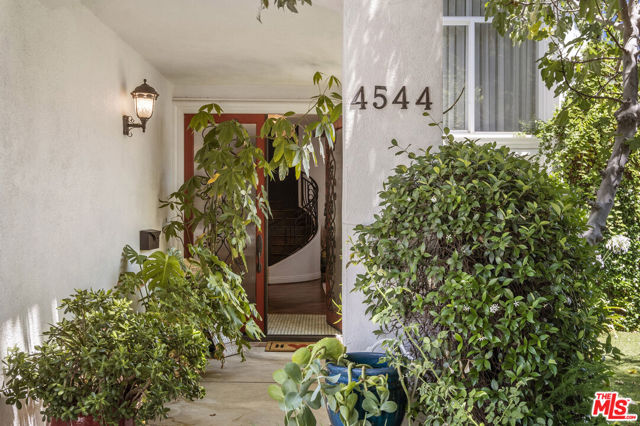 4544 Tobias Avenue, Sherman Oaks CA: https://media.crmls.org/mediaz/3765125b-83e8-463b-82d9-5578adbca664.jpg