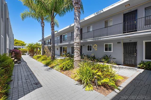 4750 Noyes St, San Diego CA: https://media.crmls.org/mediaz/3765a76d-6496-4138-b95a-f6826db2728c.jpg