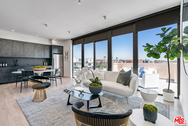 10700 Tabor Street, Los Angeles CA: https://media.crmls.org/mediaz/3765e924-c86f-4336-b059-eb1334dd3215.jpg