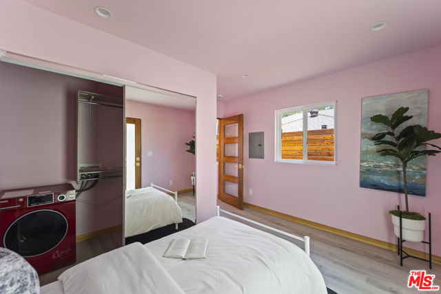 17660 Martha Street, Encino CA: https://media.crmls.org/mediaz/3765e943-0b88-459d-9e53-06e04466c4f4.jpg