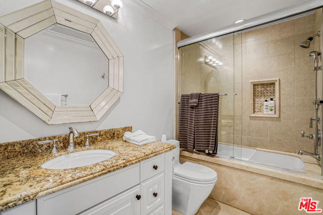 208 S Lasky Drive, Beverly Hills CA: https://media.crmls.org/mediaz/3765f57b-814f-45a4-a649-ff443307e386.jpg