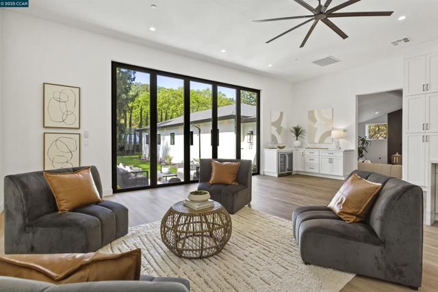 2559 Romley Ln, Alamo CA: https://media.crmls.org/mediaz/37662b6a-0140-4487-a1b2-eb9831abf631.jpg