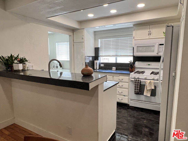13609 Valerio Street, Van Nuys CA: https://media.crmls.org/mediaz/3767534d-efb7-433c-a542-7ebcaa9db397.jpg