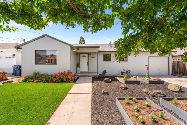3819 California Way, Livermore CA: https://media.crmls.org/mediaz/37675bf0-a65e-4e53-b86d-3749274c7d51.jpg