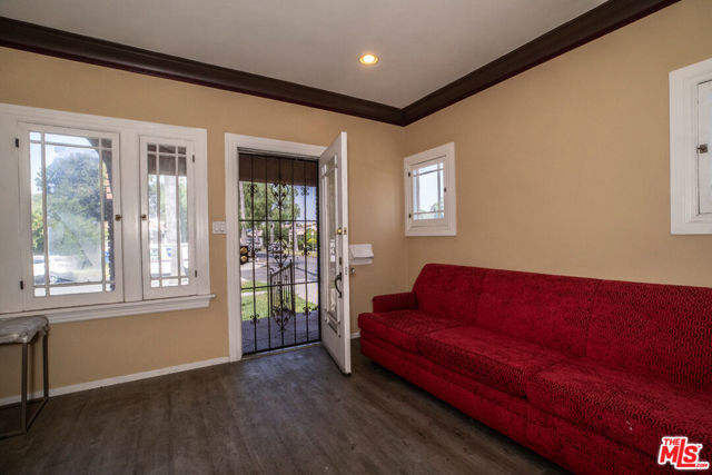 5700 Cimarron Street, Los Angeles CA: https://media.crmls.org/mediaz/3767612f-b538-4442-94c3-ae2b9938ec49.jpg