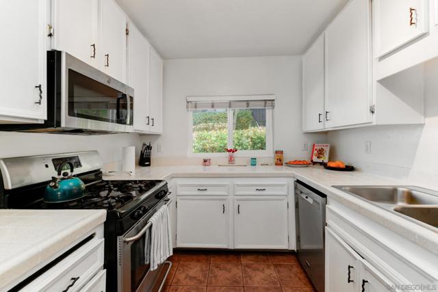 10790 Riderwood Ter, Santee CA: https://media.crmls.org/mediaz/376782ea-4e6a-4689-b4b1-e7132320f0dd.jpg