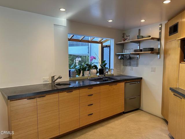 Detail Gallery Image 12 of 47 For 3551 Dixie Canyon Pl, Los Angeles,  CA 91423 - 4 Beds | 3/1 Baths