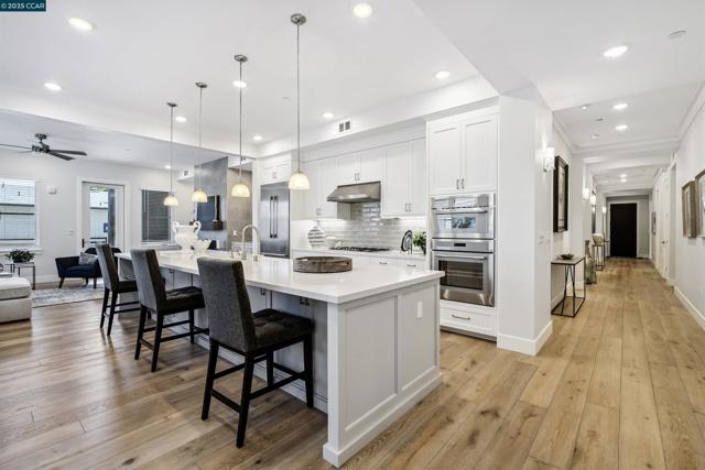 20 Woodbury Highlands Court, Lafayette CA: https://media.crmls.org/mediaz/37684026-46a3-4285-870f-fb795de5c363.jpg