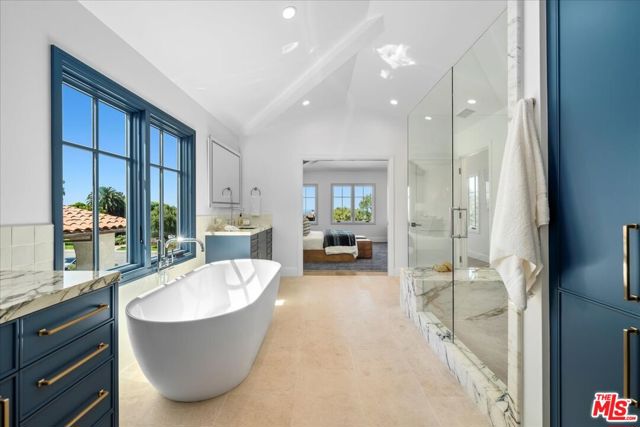 1736 Paseo Del Mar, Palos Verdes Estates CA: https://media.crmls.org/mediaz/37688eeb-a220-4ee1-9139-1067b9548e32.jpg