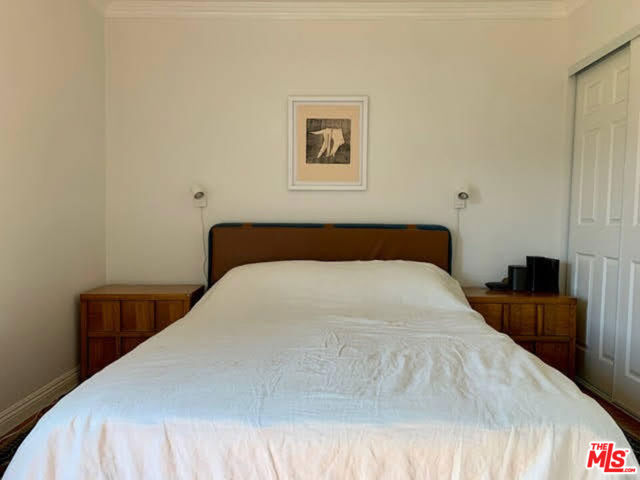 2905 Somerset Drive, Los Angeles CA: https://media.crmls.org/mediaz/37689650-d42d-4084-90ac-9718e84f3d49.jpg