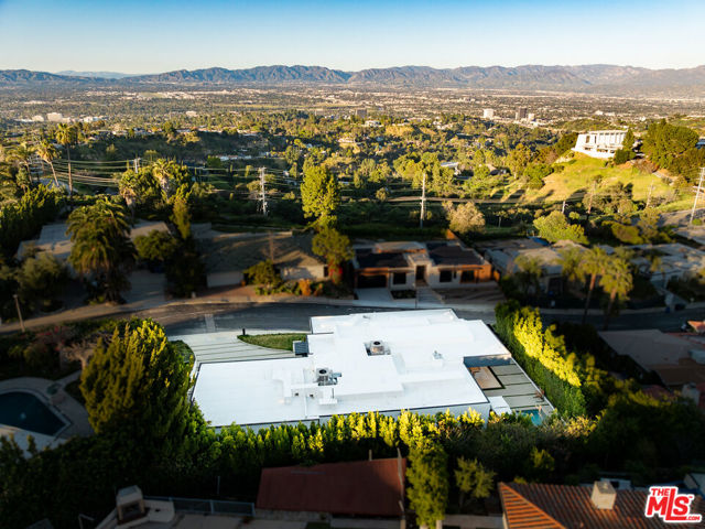 16366 Sloan Drive, Los Angeles CA: https://media.crmls.org/mediaz/3768af95-41fa-487d-93d1-081b9934a120.jpg