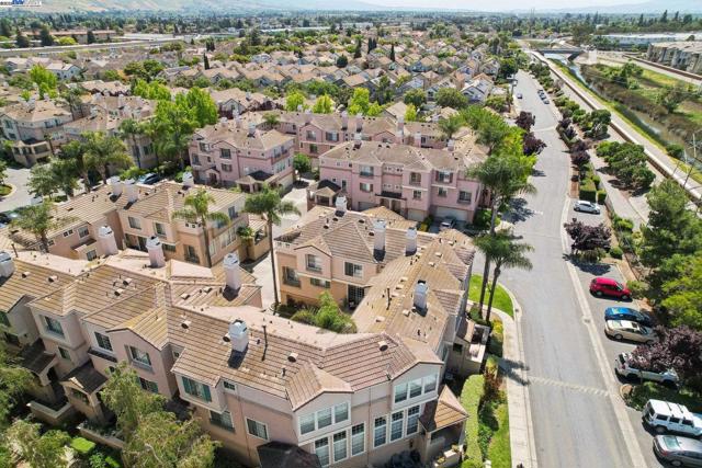 385 Montecito Way, Milpitas CA: https://media.crmls.org/mediaz/3768ba8f-7697-419d-be4a-e067cf5fbbcc.jpg