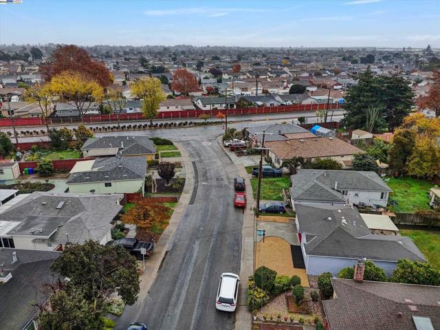 15377 Churchill St, San Leandro CA: https://media.crmls.org/mediaz/3768c327-f773-4503-962b-cb4a074d3921.jpg