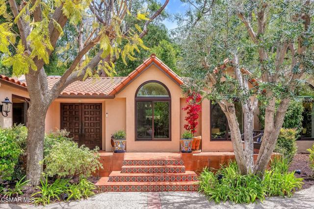4456 Hayvenhurst Avenue, Encino CA: https://media.crmls.org/mediaz/3769154e-6d56-4db3-91c8-cf81466883fb.jpg