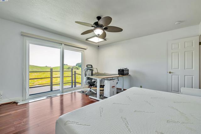41794 Vargas Rd, Fremont CA: https://media.crmls.org/mediaz/37694582-8cdf-44fc-91db-2aafcad16099.jpg