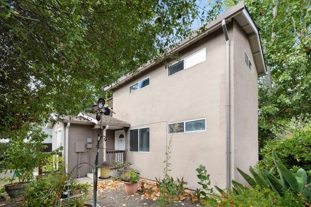 2160 Oakley Avenue, Menlo Park CA: https://media.crmls.org/mediaz/37694915-5f82-4466-8a4d-3b2688f958ef.jpg