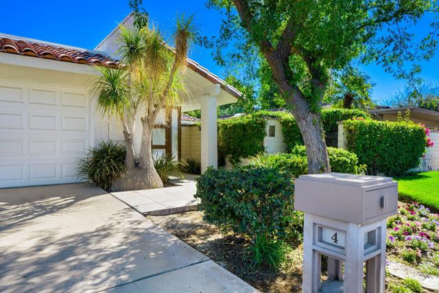 4 Dartmouth Drive, Rancho Mirage CA: https://media.crmls.org/mediaz/3769e694-5557-40b8-b9cd-f31a98531a7f.jpg