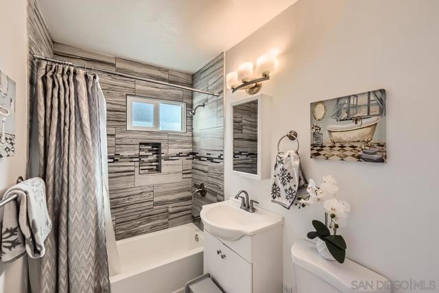 9477 Ronnie Ct, Santee CA: https://media.crmls.org/mediaz/376a954e-94a9-4407-bdf3-adb55dd4811a.jpg
