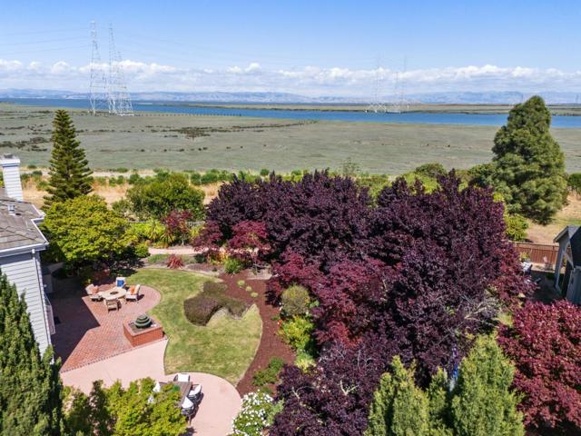 910 Governors Bay Drive, Redwood City CA: https://media.crmls.org/mediaz/376a996c-53d1-427d-b98f-1f0a9b7391b2.jpg