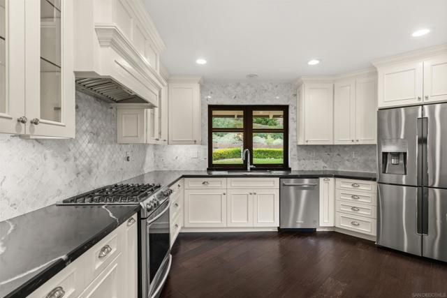 5602 Ladybird Lane, La Jolla CA: https://media.crmls.org/mediaz/376b3885-34f0-4b9b-8ba7-aa483f70c8ed.jpg