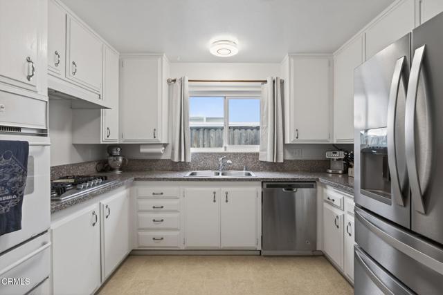 Detail Gallery Image 10 of 27 For 404 Mackay Ave, Ventura,  CA 93004 - 3 Beds | 2 Baths