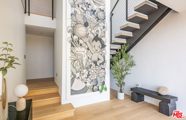 9277 Thrush Way, Los Angeles CA: https://media.crmls.org/mediaz/376c0ec7-1cfc-4a4c-be32-0d85c9059cc2.jpg