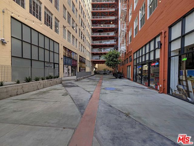 738 S Los Angeles Street, Los Angeles CA: https://media.crmls.org/mediaz/376c6b8f-5e43-4ba5-9c12-54007420c6a9.jpg