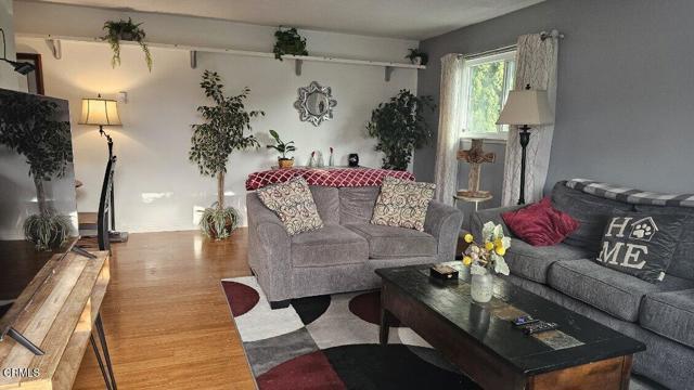 Detail Gallery Image 3 of 16 For 1267 Chalmette Ave, Ventura,  CA 93003 - 2 Beds | 1 Baths