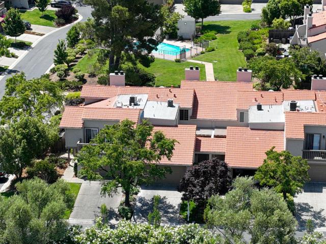 135 Calle Larga, Los Gatos CA: https://media.crmls.org/mediaz/376d8e50-10a4-44e3-84bf-9888d0a03634.jpg