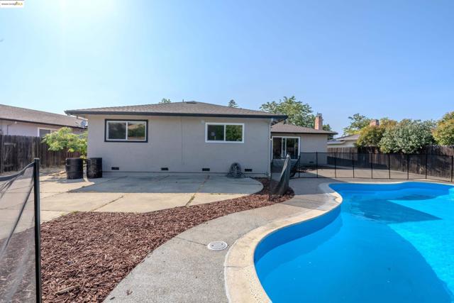 3354 S Francisco Way, Antioch CA: https://media.crmls.org/mediaz/376db7dc-8ffc-4cf9-897a-300003d4154e.jpg
