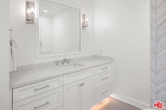 300 N Swall Drive, Beverly Hills CA: https://media.crmls.org/mediaz/376dcb5d-b445-4d58-94ce-688a8c213410.jpg