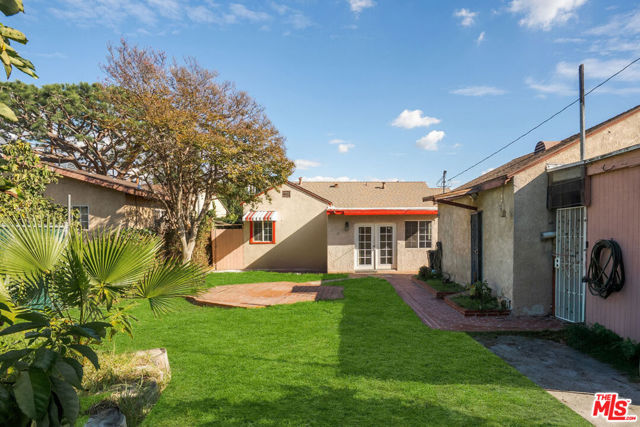 1831 N Buena Vista Street, Burbank CA: https://media.crmls.org/mediaz/376df824-5e79-446d-b728-83d8266c13a7.jpg