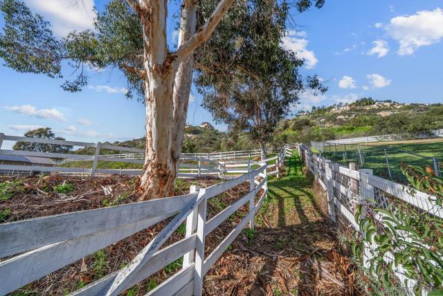 7102 Via Mariposa Norte, Bonsall CA: https://media.crmls.org/mediaz/376e57b4-a73c-4f4b-b6f3-3853e25d5b66.jpg