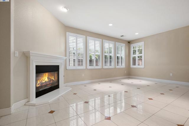 2004 W Lagoon Rd, Pleasanton CA: https://media.crmls.org/mediaz/37702233-4ccb-4e49-96a0-d7f4e9bf6770.jpg