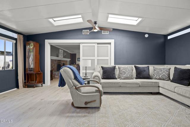 122 Taft Avenue, Ventura CA: https://media.crmls.org/mediaz/377023db-26c8-405e-8ad8-51762192347f.jpg