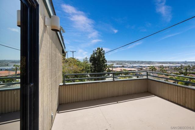 2195 Hayden Way, San Diego CA: https://media.crmls.org/mediaz/37704fcf-d4b5-4ce7-b7c8-ab9839fe9180.jpg