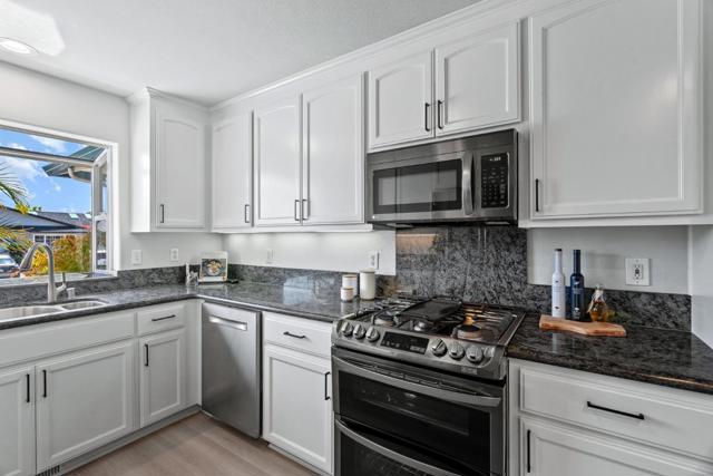 200 Cortez Street, Capitola CA: https://media.crmls.org/mediaz/37707d26-cdd3-4767-ad82-d4959de1e535.jpg