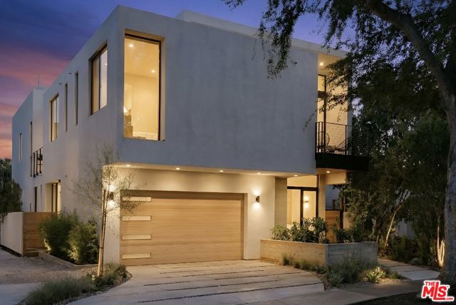 8906 Hubbard Street photo 28