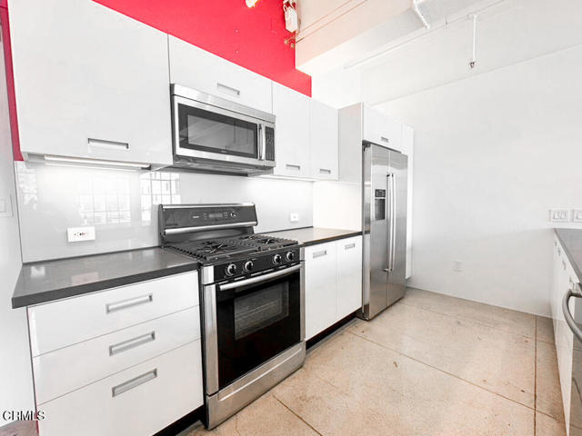 746 S Los Angeles Street, Los Angeles CA: https://media.crmls.org/mediaz/37709179-dfe8-49bc-8577-f06f91d23bc2.jpg